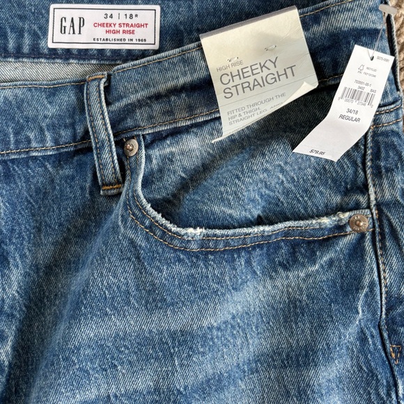 Gap High Rise Cheeky Straight Jean - Picture 6 of 7